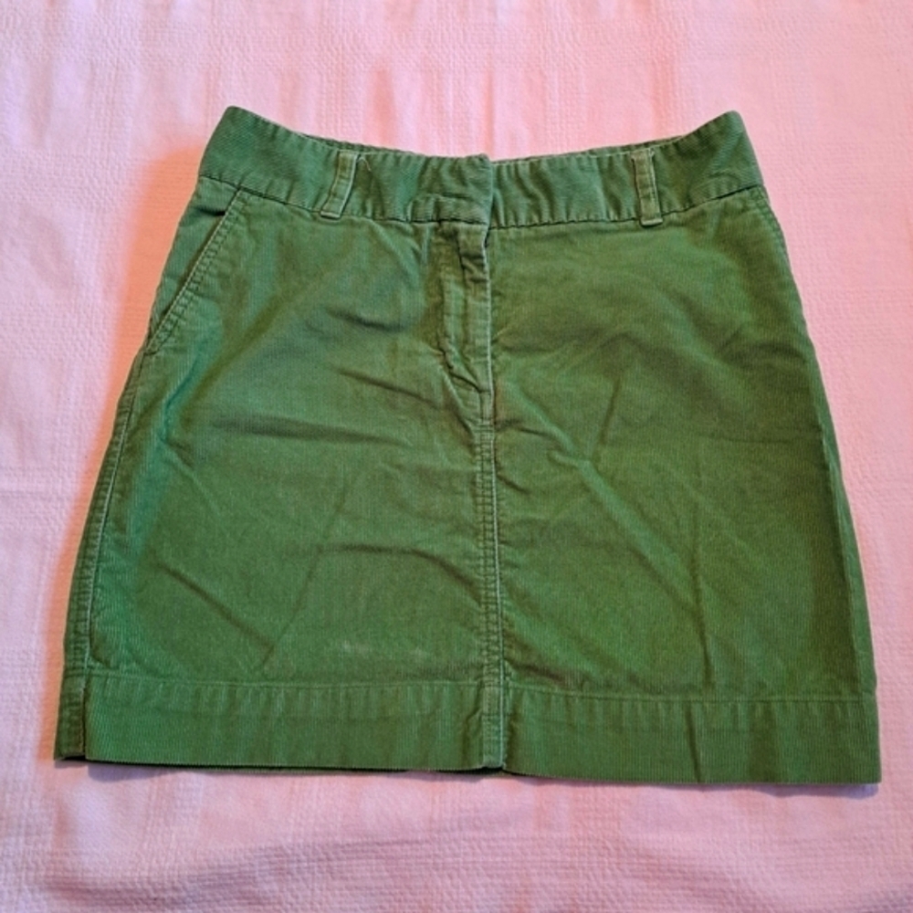 Vineyard Vines women's size 2 green skirt, 4 pockets, VGUC